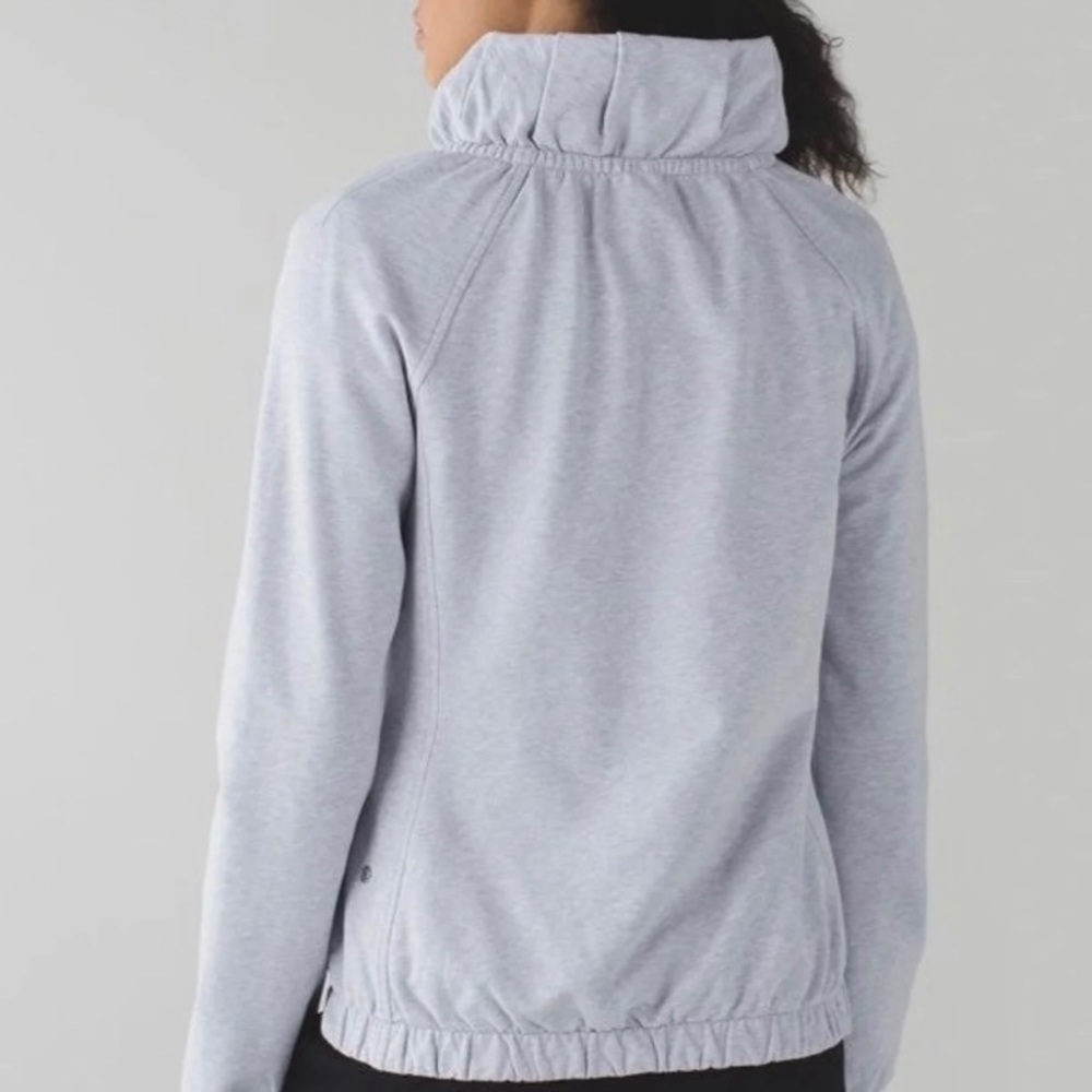 Lululemon - Picture 2 of 5